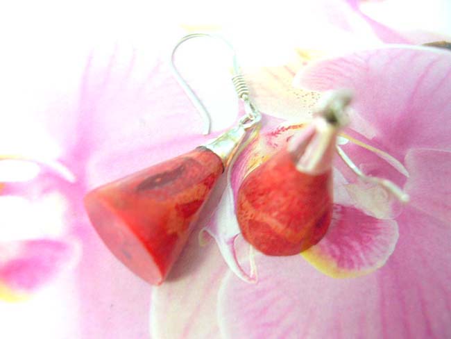 B2b bali jewelry supplier imports Garnet red gemstone earrings in triangle design with 925. sterling silver mounting