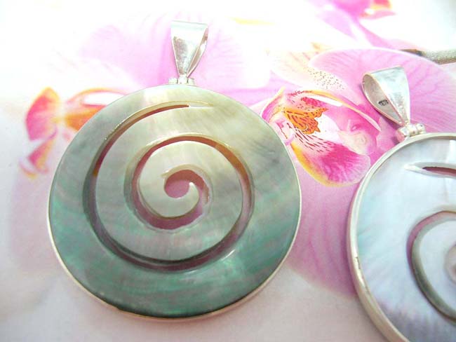 Jewelry online b2b trader, Bali wear sterling silver pendant with cut out spiral design in gemstone center