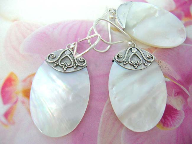 Costume jewelry online wholesaler, Bali crafted seashell gem earrings in oval shape with 925. sterling silver decorated mounting
