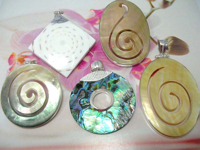 Crafted jewelry gallery shopping, wholesale Handmade seashell fashion pendant with sterling silver mounting