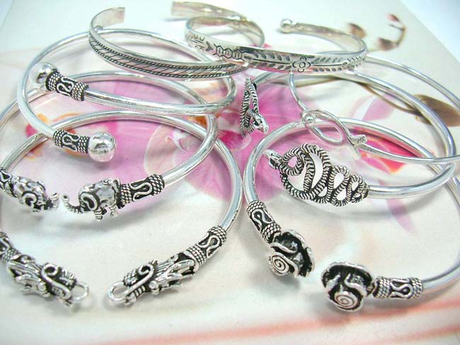 Wholesale fashion importer supplies Bali wear sterling silver bracelets with unique design