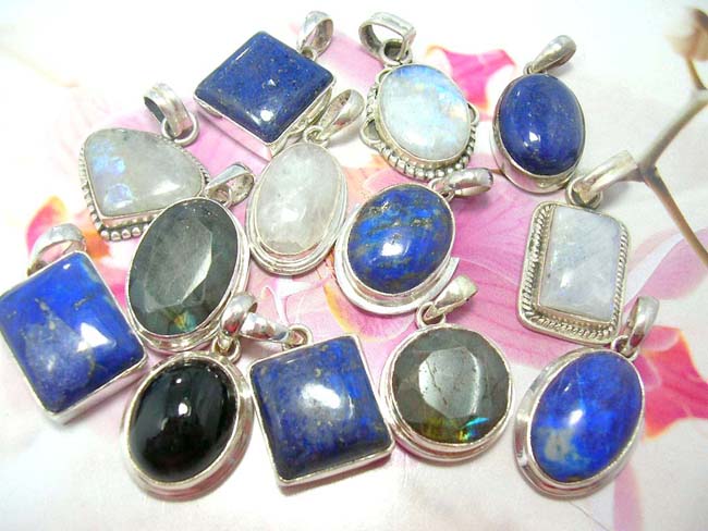 Fancy jewelry fashion exporter, Handmade vintage motif pendant with precious gem in center