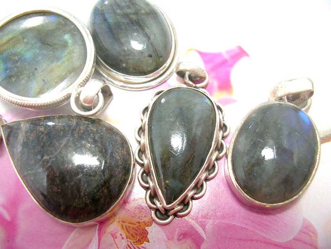 Wholesale gemstones fashion gallery, Handcrafted 925. sterling silver bali gemstone pendant in antique design