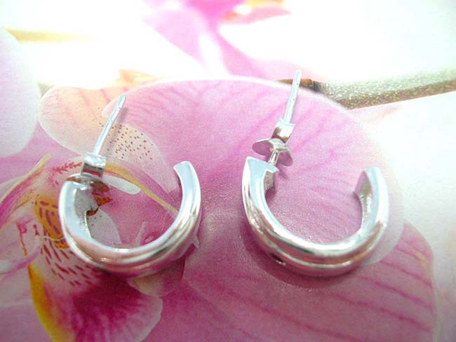 Quality jewelry distribution gallery, Beautiful 925. sterling silver half hoop earrings