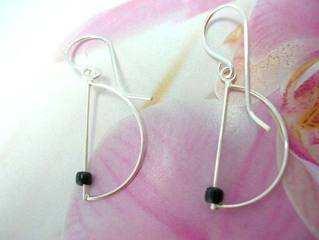 Fashion wear boutique exporter, Unique semi circle sterling silver earrings with black bead