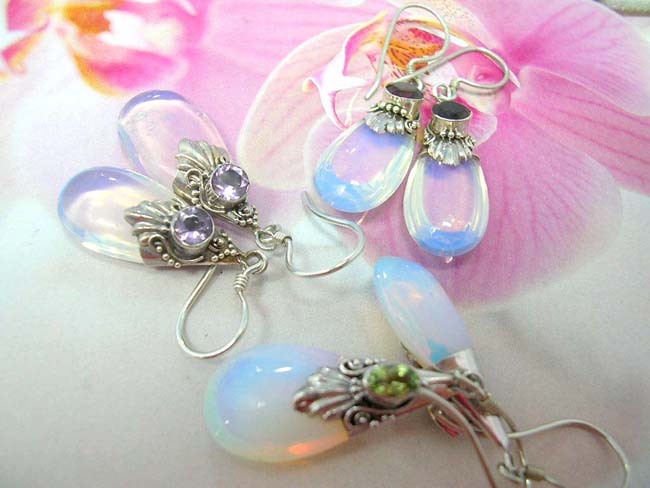 Ladies wholesale jewelry, Bali style fashion earrings in tear drop shape with cz crystal embedded in 925. sterling silver mounting