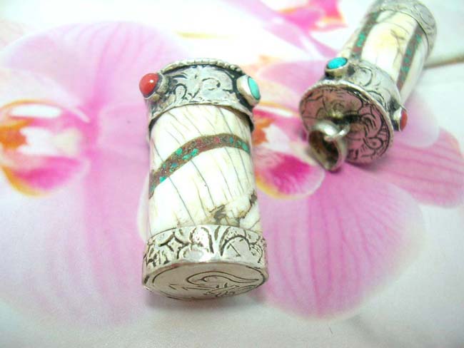 Latest handmade jewelry, online Unique 925. sterling silver pendant with handcrafted oval stone and gemstones