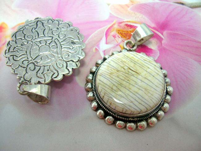 High quality bali wear jewelry, Victorian style gem stone pendant with beaded 925. sterling silver frame