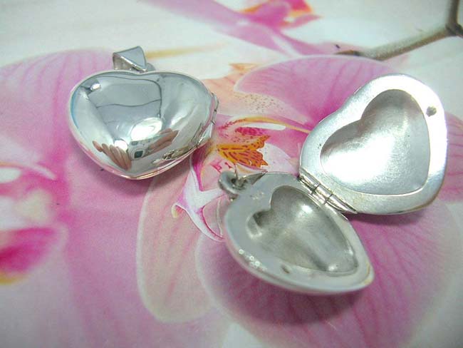 Fine gift manufacturer, bali Artist inspired lovers heart locket, handmade from 925. sterling silver