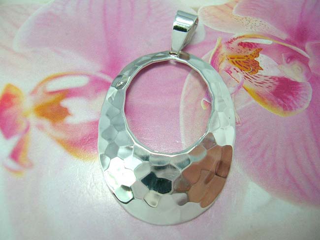 Balinese art manufacturer supplies Ladies glamour wear earrings in cut out oval shape, made from 925. sterling silver