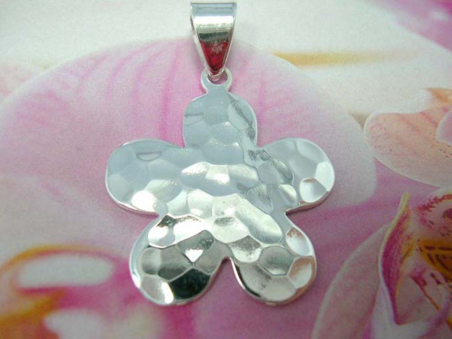 Bali import wholesaler, Premier sterling silver daisy shaped pendant, handmade from 925. sterling silver