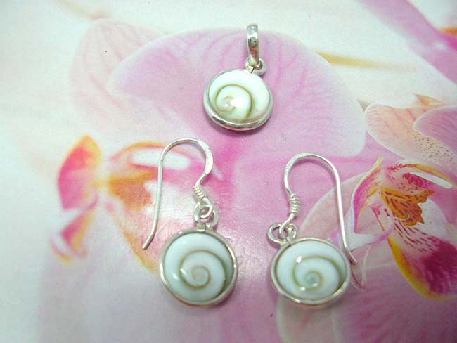 Womens fashion wear accessory shopping, Ladies bali seashell jewelry set with 925. sterling silver earring and pendant