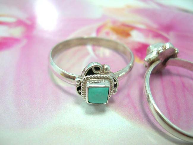 Affordable fashion jewelry exporter, Antique 925. sterling silver ring with square gemstone inlaid in decorative frame