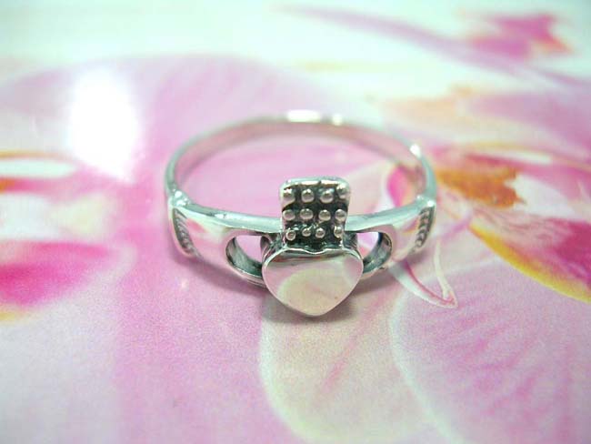 Creative jewelry distributor, Celtic Claddagh styled fashion ring made from 925. sterling silver