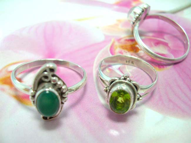 Hot jewelry wholesale warehouse, Bali artisan vintage designed gemstone ring with crafted 925. sterling silver frame