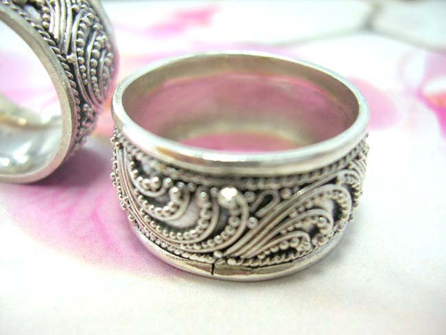 Indonesian fashion accessories express, High fashion 925. sterling silver ring with bead and rod vine design