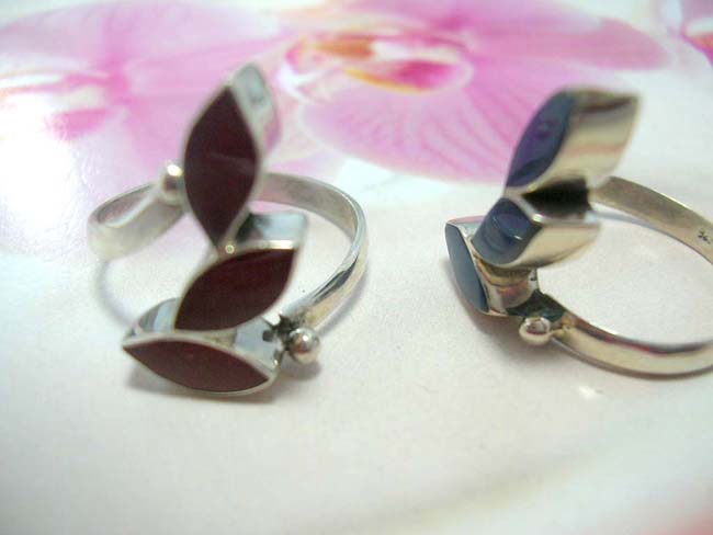 Balinese handcrafted gemstone ring in three leaf design, made from 925. sterling silver affordable jewelry importer