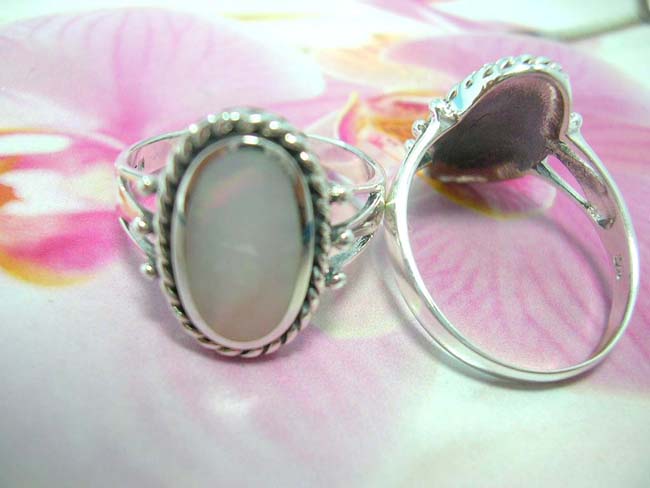 Womens flashing indonesia accessories, Sexy vintage inspired bali ring with beautiful gem framed by 925. sterling silver frame