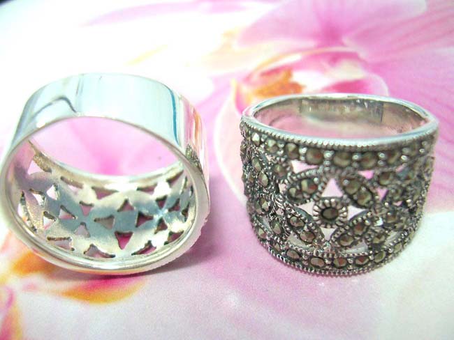 Fashion accessory beauty boutique, Exotic antique designed sterling silver ring with crystal gems embedded in flower bead decor