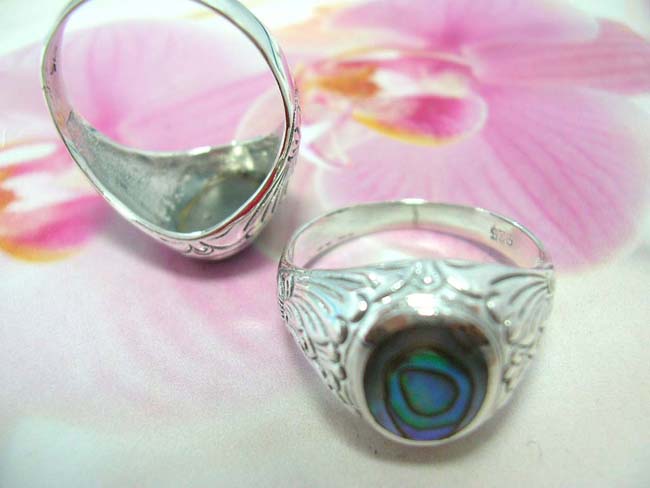 Wholesale ladies gift wear b2b dealer, Quality 925. sterling silver ring with unique gemstone and leaf decor in band