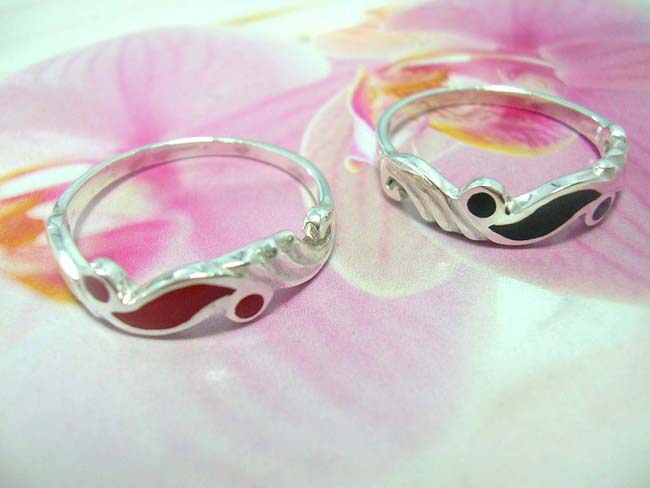 Modern jewelry online exporter, Fine bali sterling silver ring in wave and circle design with abalone shell gems