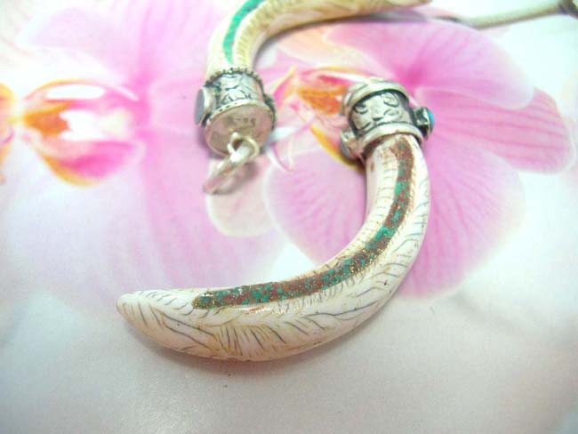 Online bali wear outsourcing agent. Stylish elephant tusk designed pendant with unique gemstone and bali crafted sterling silver 