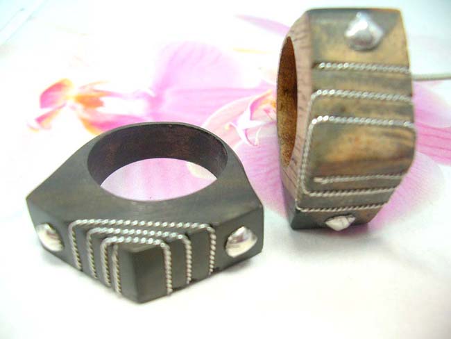 Sculpted jewelry wholesaler. Bali art carving ring with 925. sterling silver design 