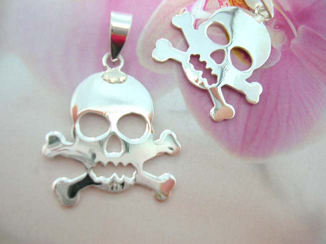 Online fun jewelry wholesaler, Rock style fashion pendant in skull and cross bone design, made from sterling silver