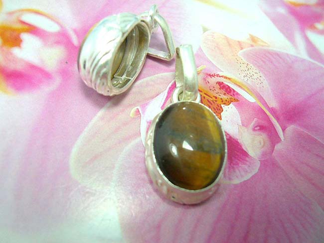 Beauty wear jewelry catalog collection, Antique designed tigers eye gemstone pendant with 925. sterling silver frame