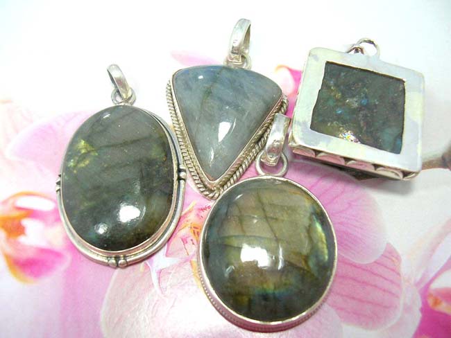 Online ladies jewelry store, Elegant high style gemstone inlaid in 925. sterling silver vintage designed pendant